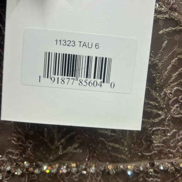 Mac Duggal 11323 NWT Embellished Shoulder Detail Long Sleeve Gown - Picture 7 of 8